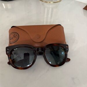 Ray-Ban Classic Tortoise Sunglasses with Brown Case